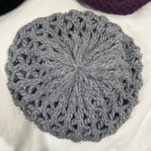 Bundle of 8 beret’s / bobble hats (crochet, knit, sequins) - Picture 8 of 11